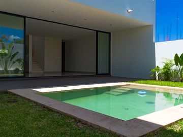 CASA EN CHOLUL, EN PRIVADA PLENUM RESIDENCIAL, ENTREGA INMEDIATA.