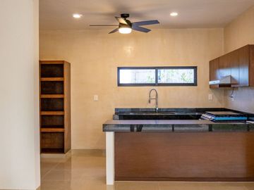 CASA EN CHOLUL, EN PRIVADA PLENUM RESIDENCIAL, ENTREGA INMEDIATA.
