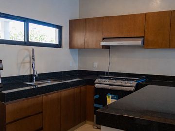 CASA EN CHOLUL, ENTREGA INMEDIATA, EN PRIVADA PLENUM RESIDENCIAL.