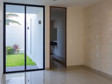 CASA EN CHOLUL, ENTREGA INMEDIATA, EN PRIVADA PLENUM RESIDENCIAL.