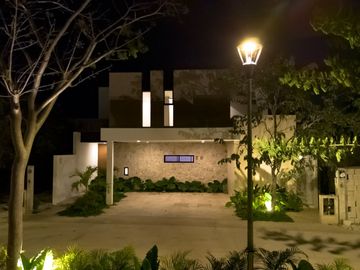 CASA EN CHOLUL, ENTREGA INMEDIATA, EN PRIVADA PLENUM RESIDENCIAL.