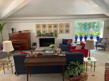 VENDO ESPECTACULAR QUINTA EN CUERNAVACA, MAGNIFICA UBICACIÓN