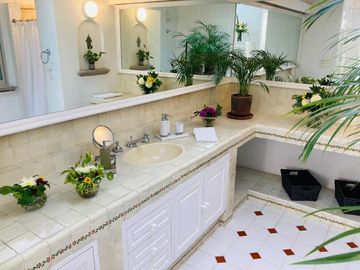 VENDO ESPECTACULAR QUINTA EN CUERNAVACA, MAGNIFICA UBICACIÓN