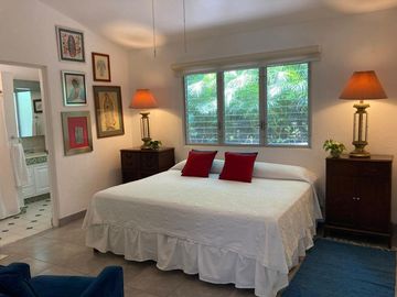 VENDO ESPECTACULAR QUINTA EN CUERNAVACA, MAGNIFICA UBICACIÓN
