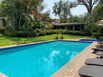 VENDO ESPECTACULAR QUINTA EN CUERNAVACA, MAGNIFICA UBICACIÓN