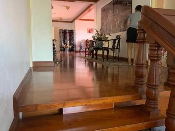 Large house atop Makiling Heights Subdivision