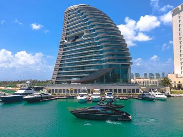 EXCLUSIVO Y LUJOSO DEPARTAMENTO CON PRECIO DE OPORTUNIDAD EN LA ICÓNICA SHARK TOWER, PUERTO CANCUN
