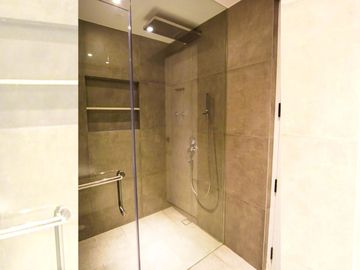 For Sale: 3BR unit in Twin Towers Makati