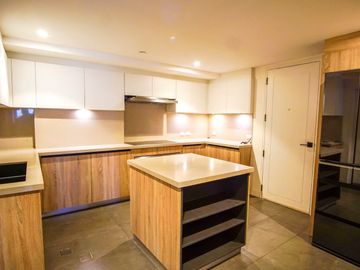 For Sale: 3BR unit in Twin Towers Makati