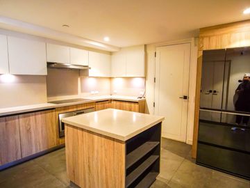 For Sale: 3BR unit in Twin Towers Makati