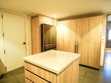 For Sale: 3BR unit in Twin Towers Makati