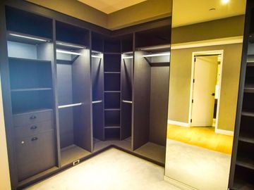 For Sale: 3BR unit in Twin Towers Makati