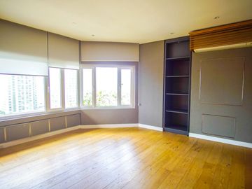 For Sale: 3BR unit in Twin Towers Makati