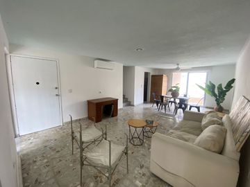 CASA AMUEBLADA EN SANTIAGO, CENTRO MÉRIDA.