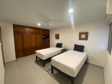 CASA AMUEBLADA EN SANTIAGO, CENTRO MÉRIDA.