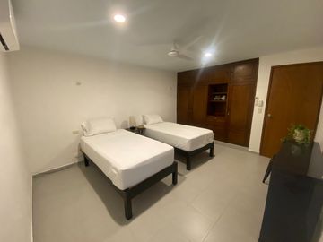 CASA AMUEBLADA EN SANTIAGO, CENTRO MÉRIDA.