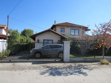 Venta hermosa propiedad, sector residencial y consolidado en Machalí