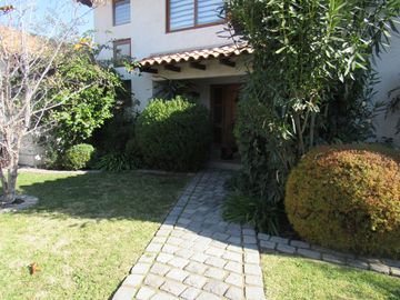 Venta hermosa propiedad, sector residencial y consolidado en Machalí