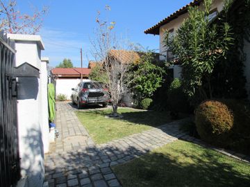 Venta hermosa propiedad, sector residencial y consolidado en Machalí