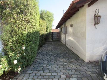 Venta hermosa propiedad, sector residencial y consolidado en Machalí