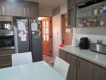 Venta hermosa propiedad, sector residencial y consolidado en Machalí