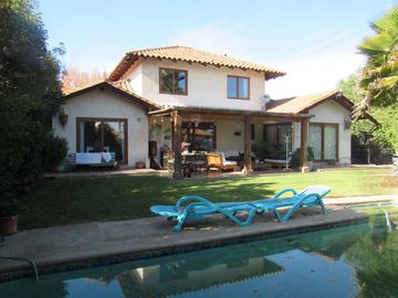 Venta hermosa propiedad, sector residencial y consolidado en Machalí