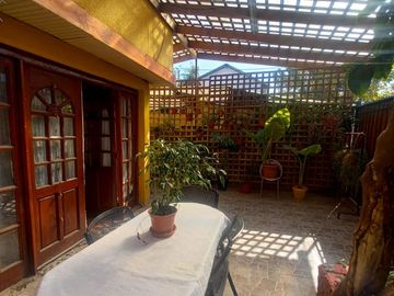 Se vende casa de dos pisos en Peñalolen