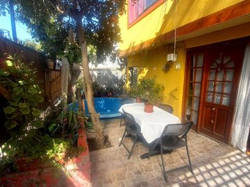 Se vende casa de dos pisos en Peñalolen