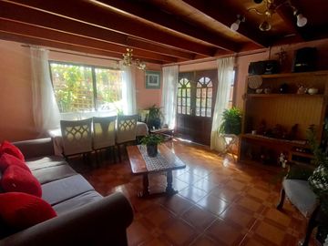 Se vende casa de dos pisos en Peñalolen