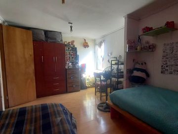 Se vende casa de dos pisos en Peñalolen