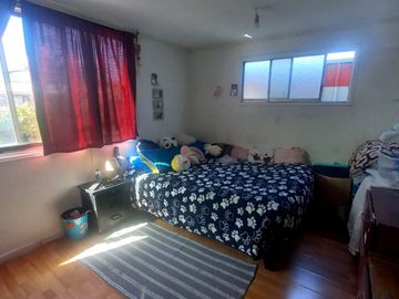 Se vende casa de dos pisos en Peñalolen