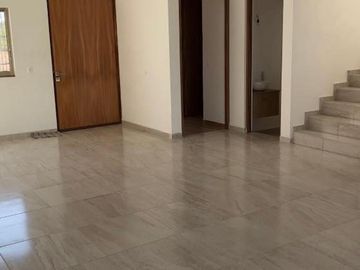 Venta de NUEVA CASA de 4 recamaras y 4 baños en Solares Banthi