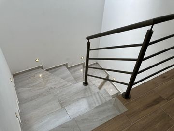 Venta de NUEVA CASA de 4 recamaras y 4 baños en Solares Banthi
