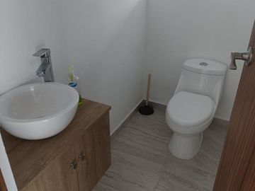 Venta de NUEVA CASA de 4 recamaras y 4 baños en Solares Banthi