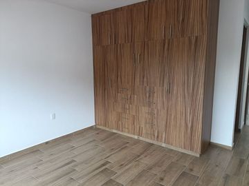 Venta de NUEVA CASA de 4 recamaras y 4 baños en Solares Banthi