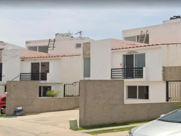 EN REMATE CASA EN TIERRA RESIDENCIAL 