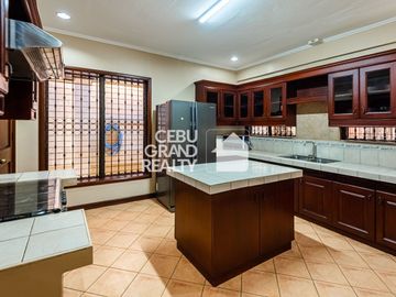 Furnished 3 Bedroom House with Swimming Pool for Sale in Maria Luisa Park