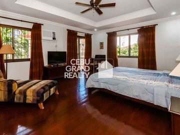 Furnished 3 Bedroom House with Swimming Pool for Sale in Maria Luisa Park