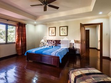 Furnished 3 Bedroom House with Swimming Pool for Sale in Maria Luisa Park