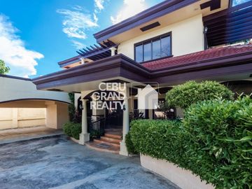 Furnished 3 Bedroom House with Swimming Pool for Sale in Maria Luisa Park