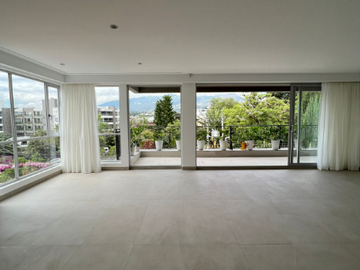VENTA DE PENTHOUSE EN CUMBAYA NUEVO Y HERMOSO