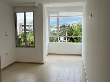 VENTA DE PENTHOUSE EN CUMBAYA NUEVO Y HERMOSO