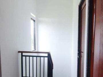 Rumah Ready Baru 2 Lantai Pamulang Tangerang Selatan, Perumahan Syariah 3 Kamar Nego