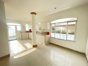 Se Vende Casa en La Exclusiva Urbanización Los Huertos De La Molina!
