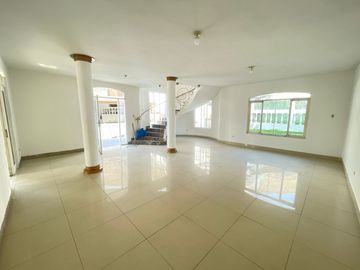 Se Vende Casa en La Exclusiva Urbanización Los Huertos De La Molina!