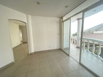 Se Vende Casa en La Exclusiva Urbanización Los Huertos De La Molina!