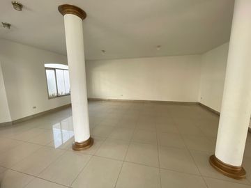 Se Vende Casa en La Exclusiva Urbanización Los Huertos De La Molina!