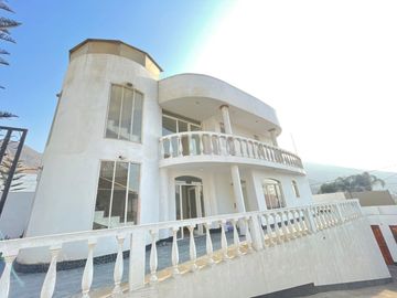 Se Vende Casa en La Exclusiva Urbanización Los Huertos De La Molina!