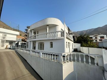 Se Vende Casa en La Exclusiva Urbanización Los Huertos De La Molina!