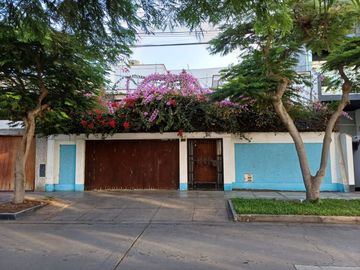 VENDO CASA COMO TERRENO EN CALLE CORDOBA CDRA 1 , SURCO